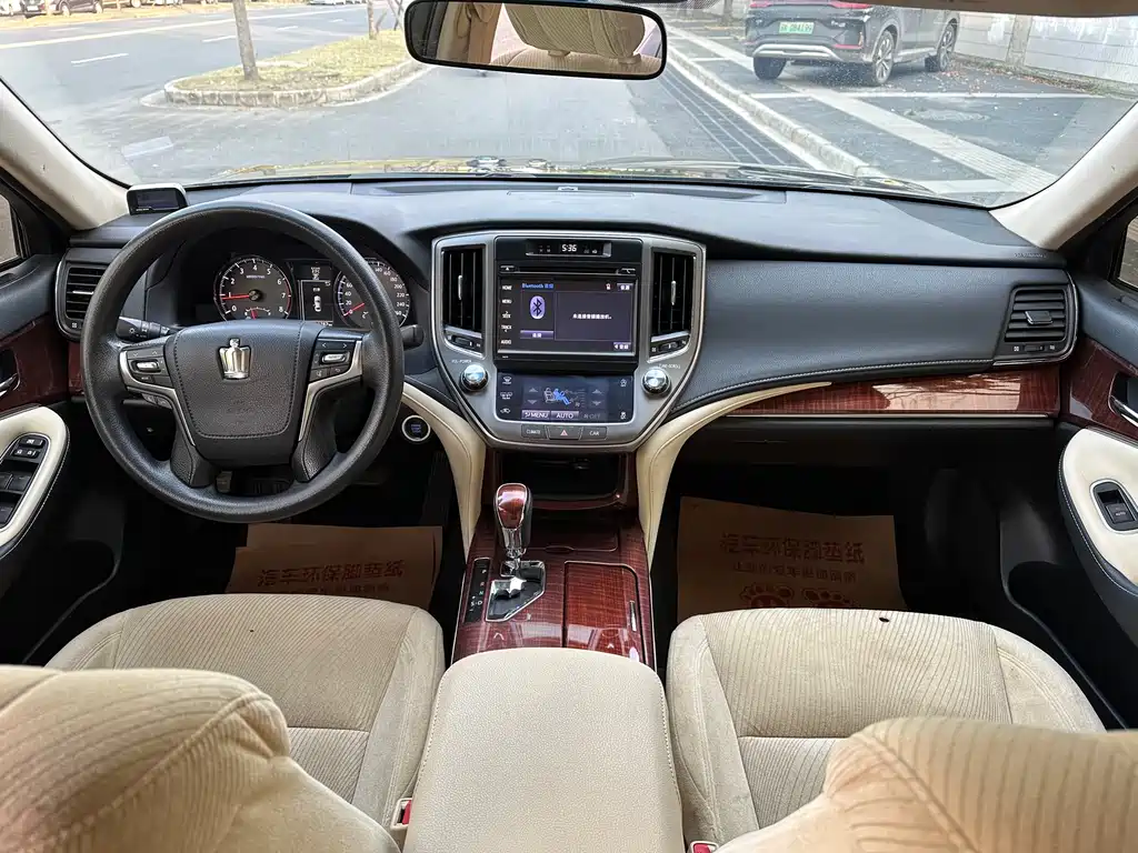 Toyota Crown 2016 — фото 12