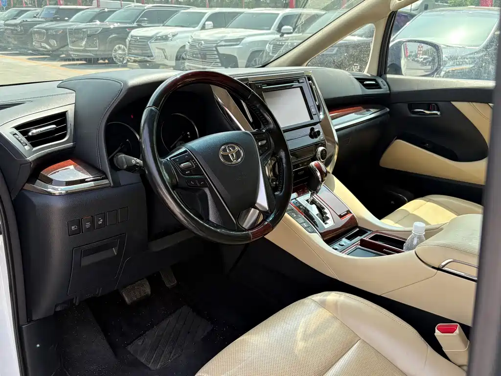 Toyota Alphard 2016 — фото 8