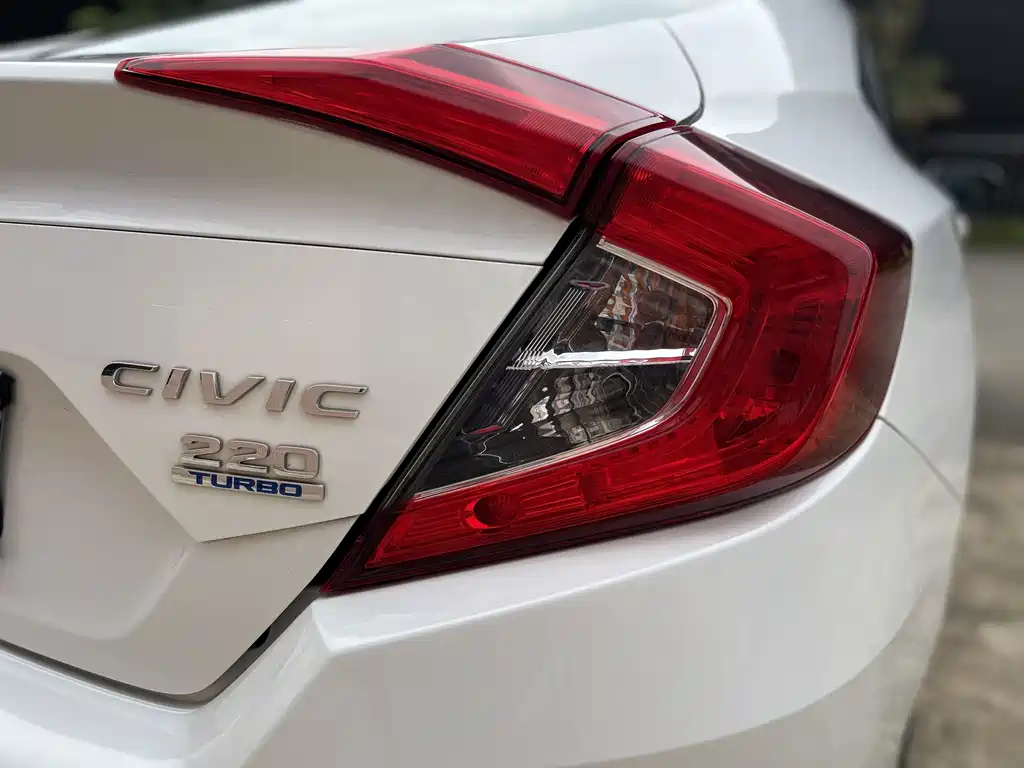 Honda Civic 2018 — фото 18