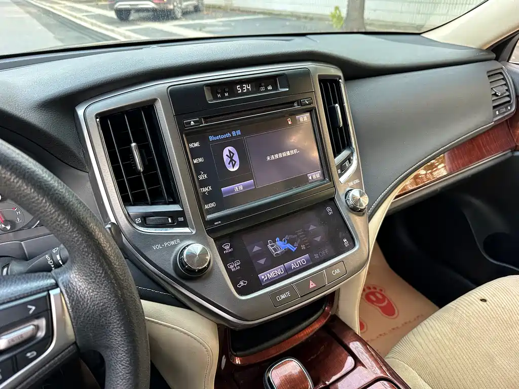 Toyota Crown 2016 — фото 10