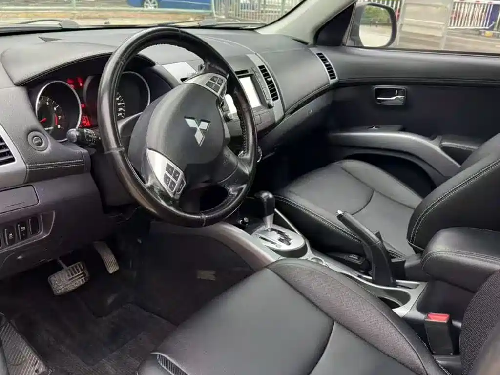 Mitsubishi Outlander 2012