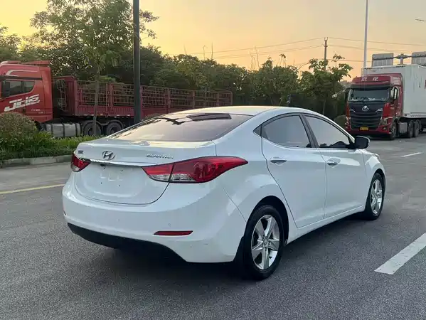 Hyundai Elantra Langdong 2013
