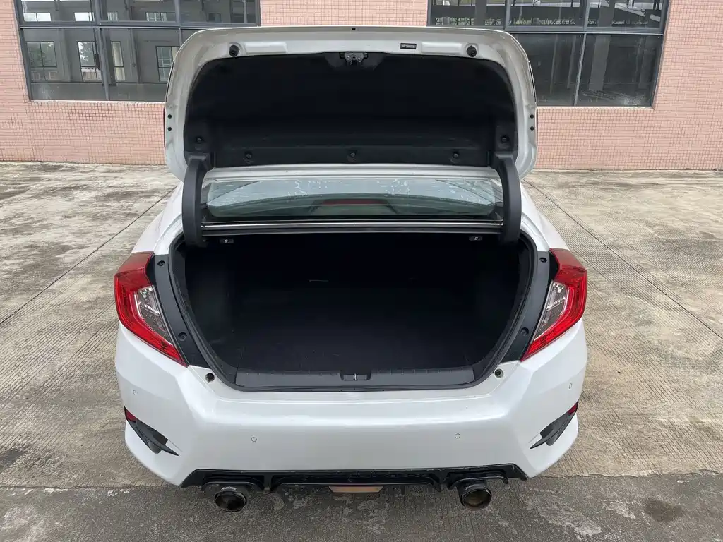 Honda Civic 2018 — фото 21