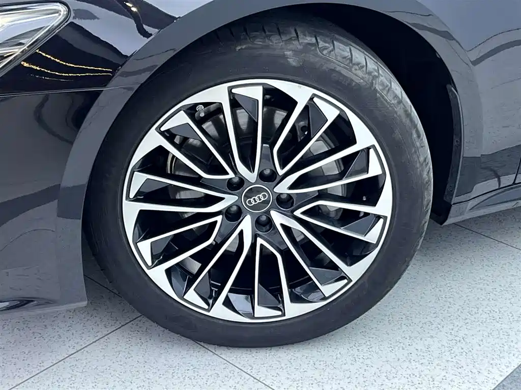 Audi A7L 2024 — фото 13