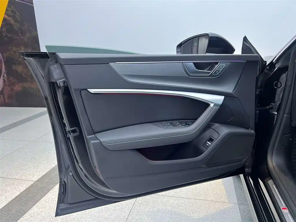 Audi A7L 2024 — фото 28
