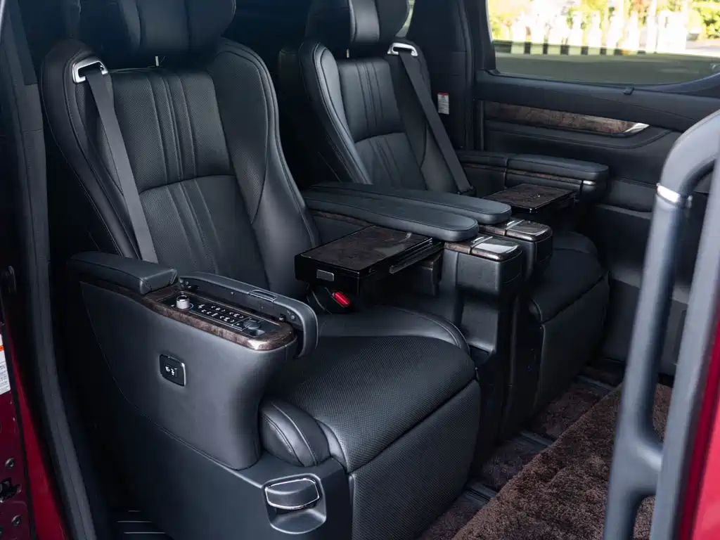 Toyota Alphard 2021 — фото 24
