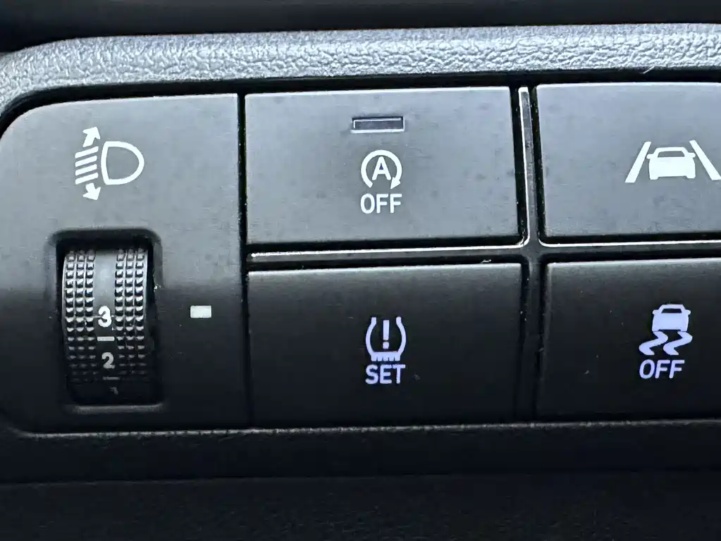 Hyundai Elantra 2023 — фото 16