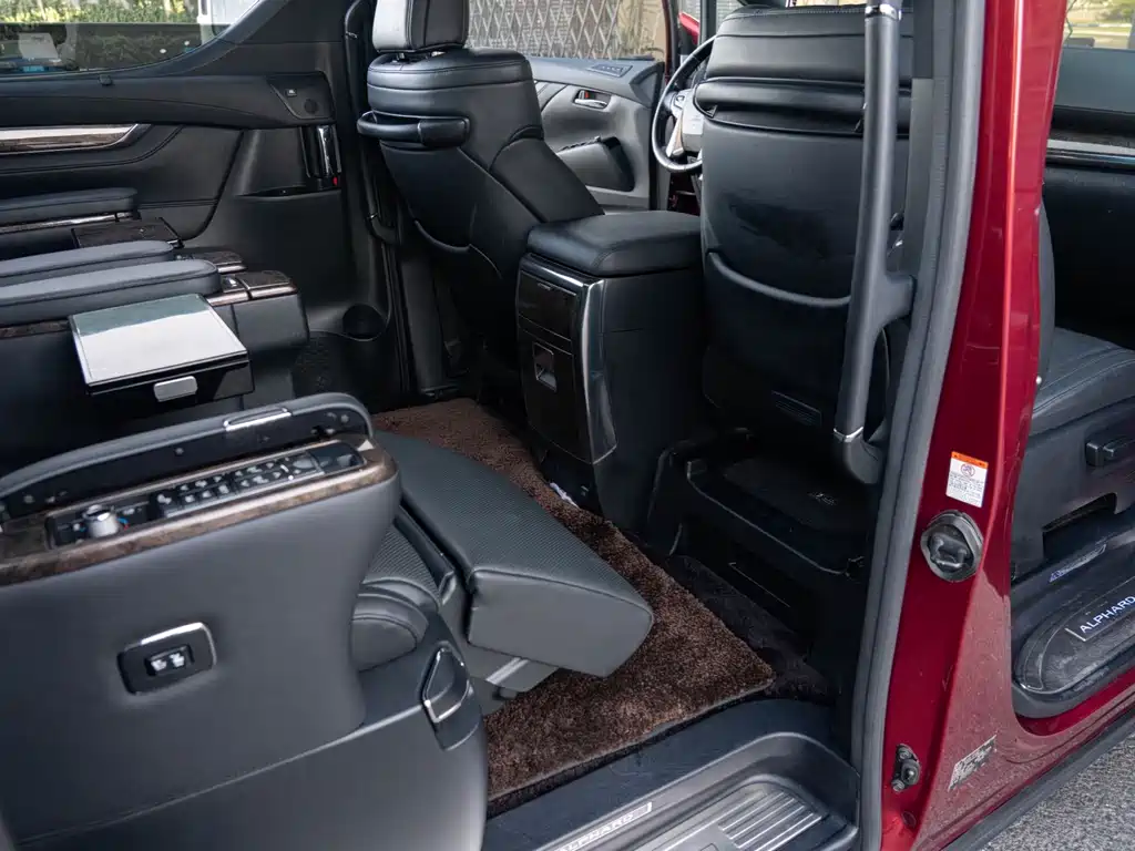 Toyota Alphard 2021 — фото 29