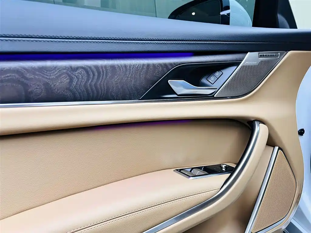 Jaguar XFL 2025 — фото 11