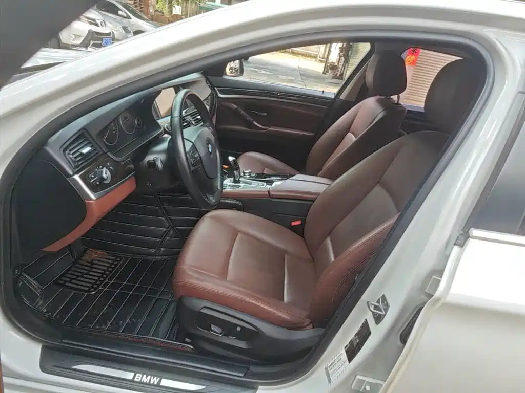 BMW 5 Series 2016 — фото 15