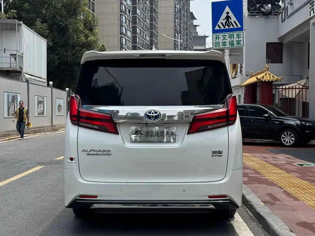 Toyota Alphard 2021 — фото 15