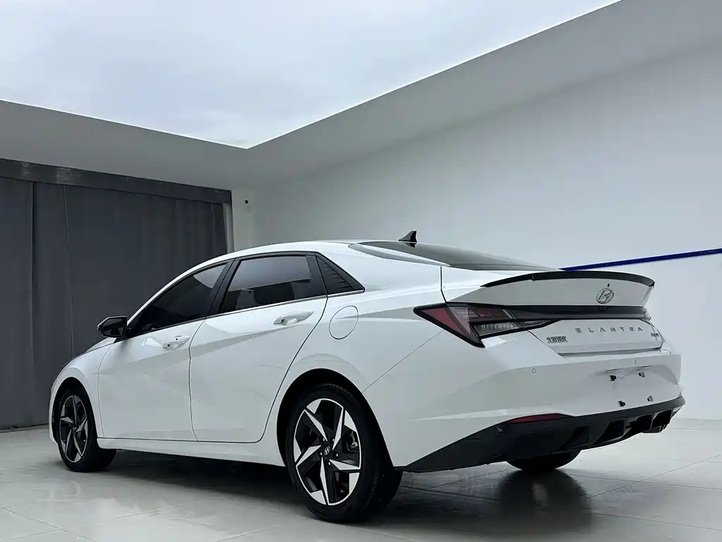Hyundai Elantra 2023
