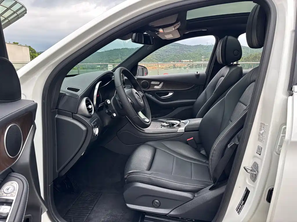 Mercedes-Benz GLC 2017 — фото 10