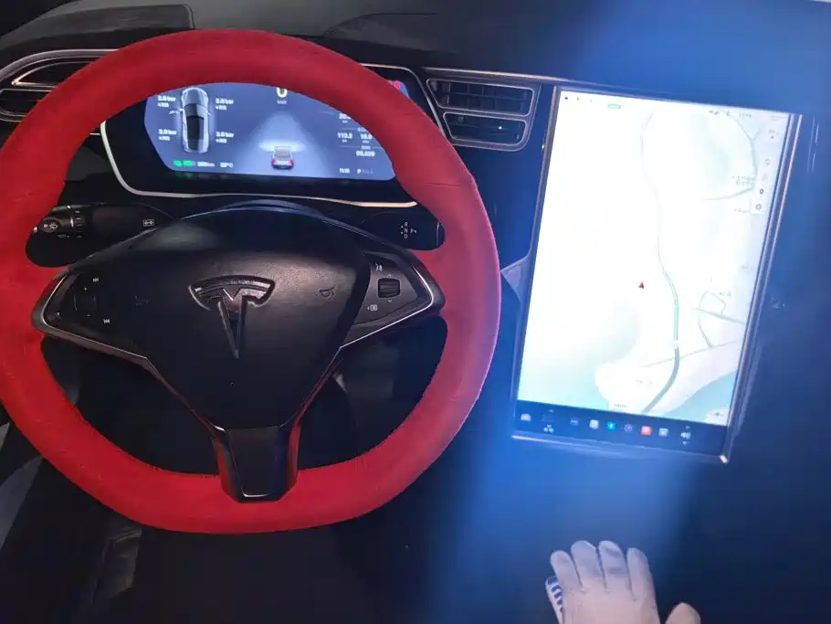 Tesla Model S 2016 — фото 12