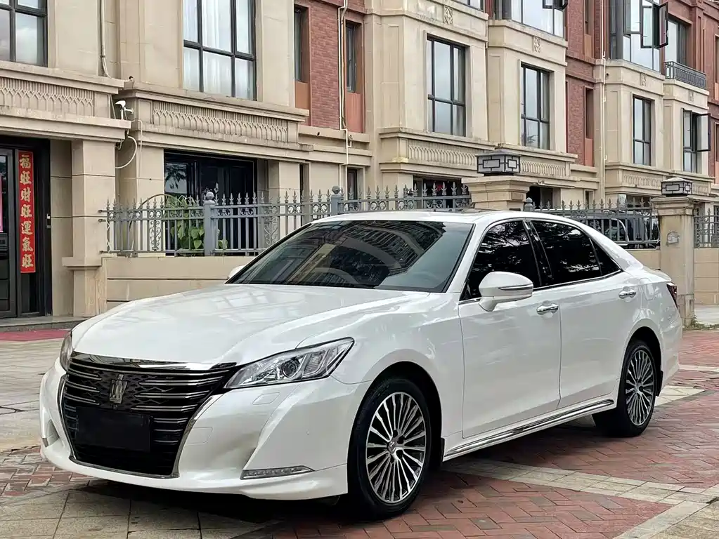 Toyota Crown 2019 — фото 1