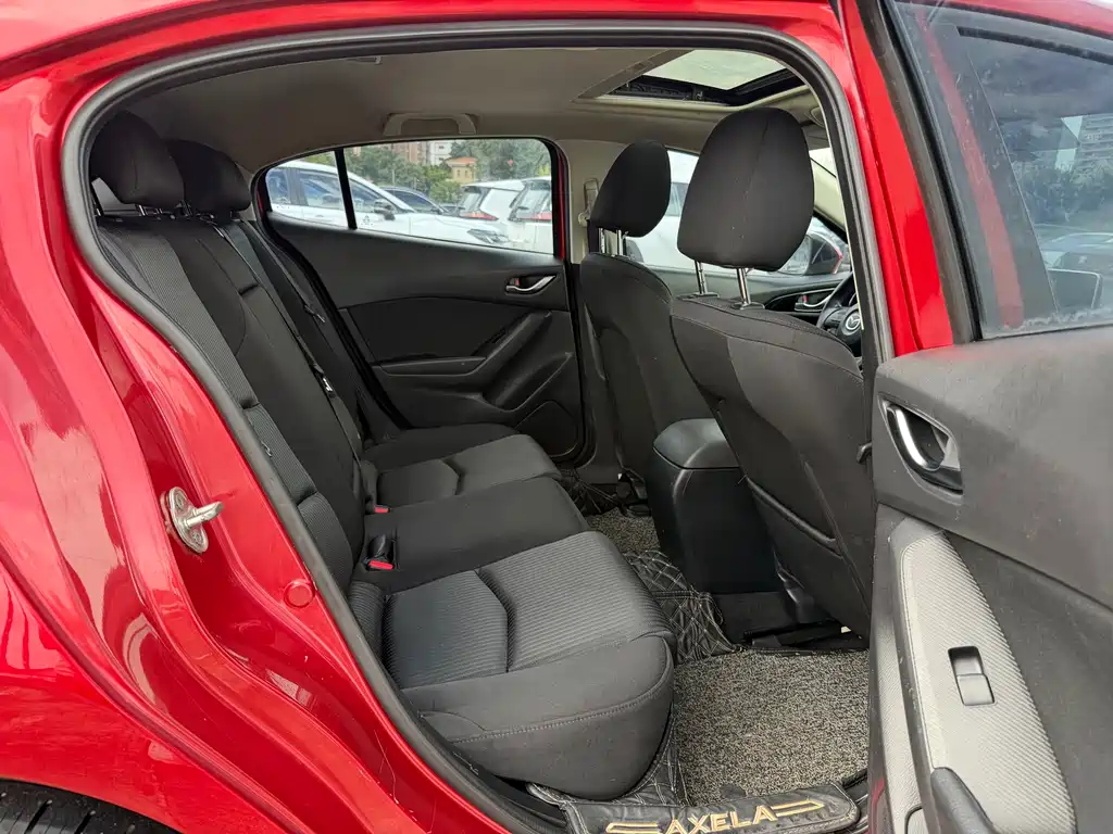 Mazda 3 Axela 2016 — фото 18