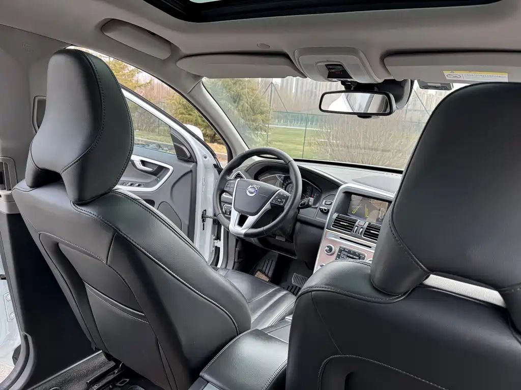 Volvo XC60 2017 — фото 20
