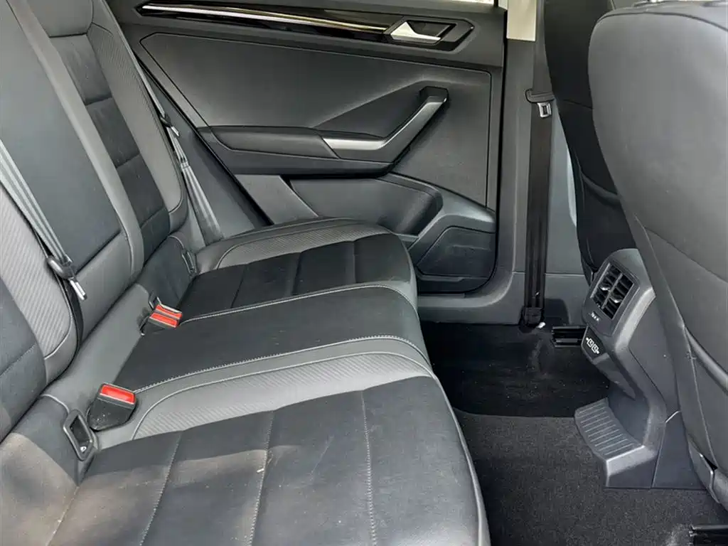 Volkswagen T-Roc 2023 — фото 18