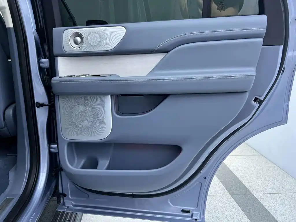 Lincoln Navigator 2019 — фото 25