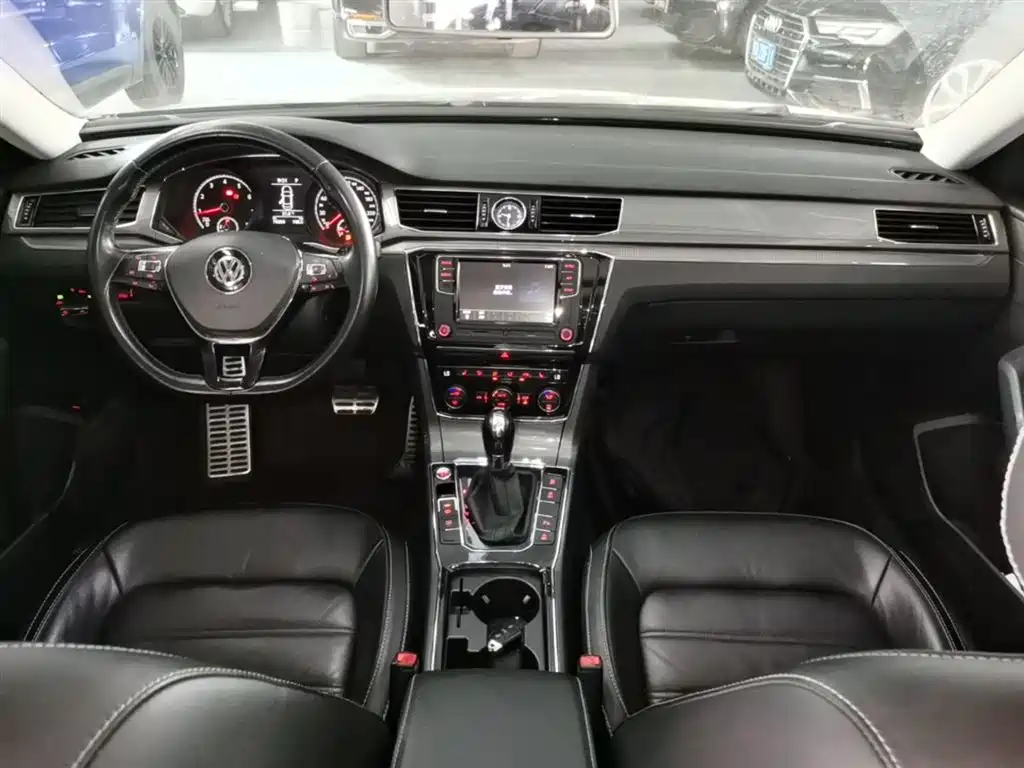 Volkswagen Passat 2018 — фото 10