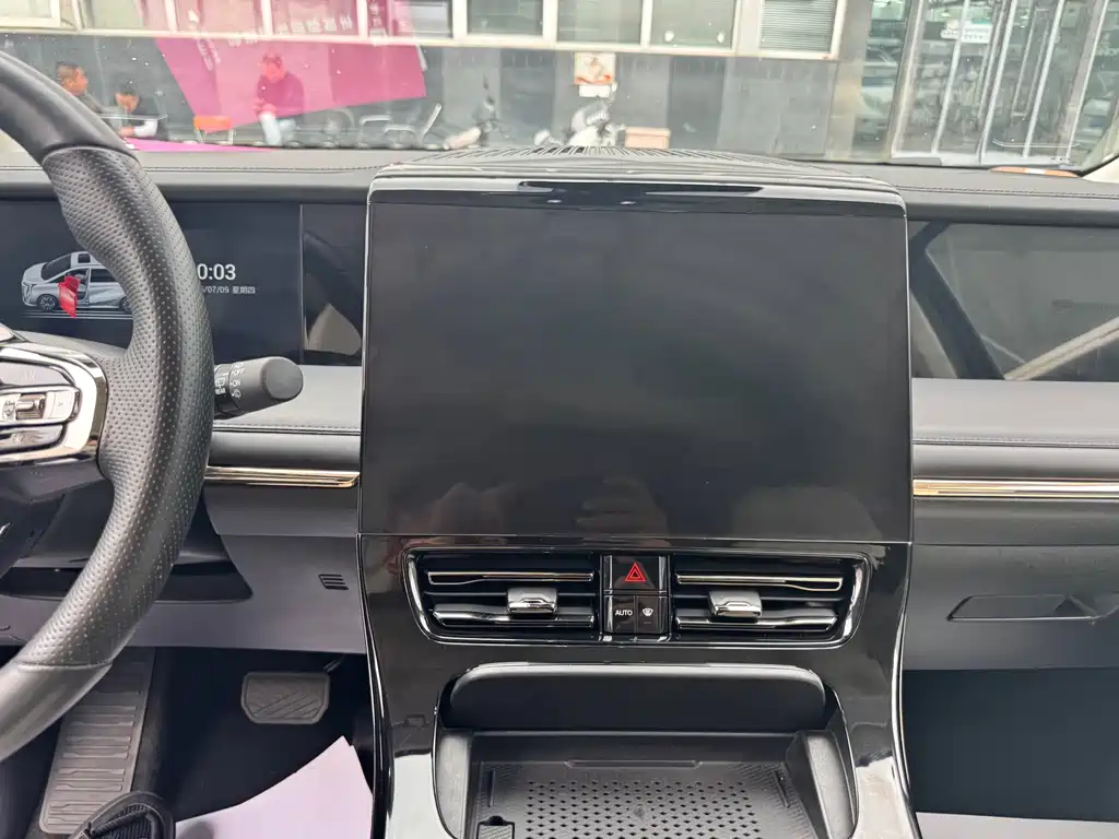 GAC Trumpchi E9 2023 — фото 8