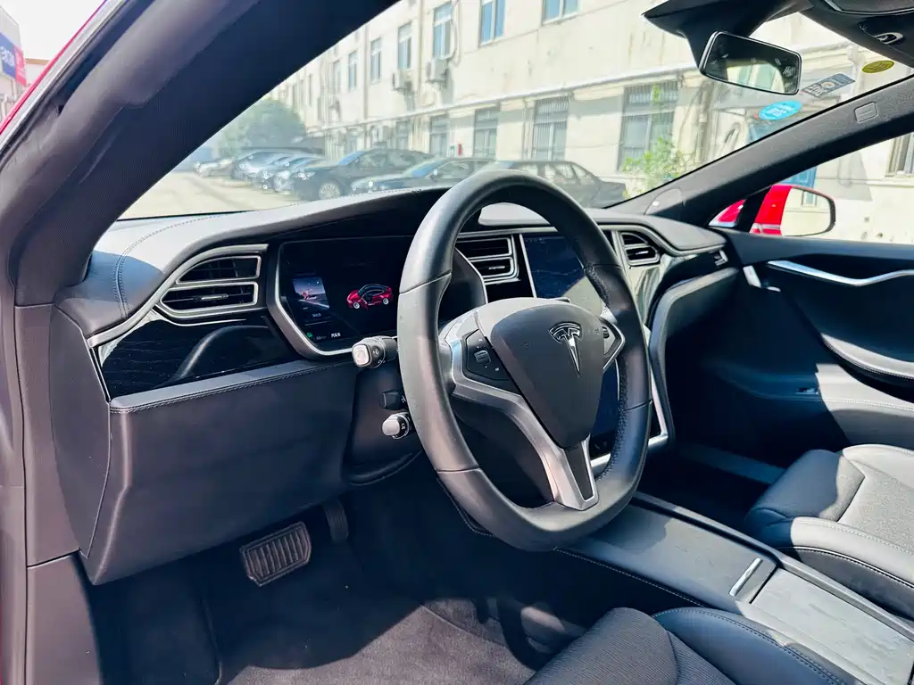 Tesla Model S 2017 — фото 16