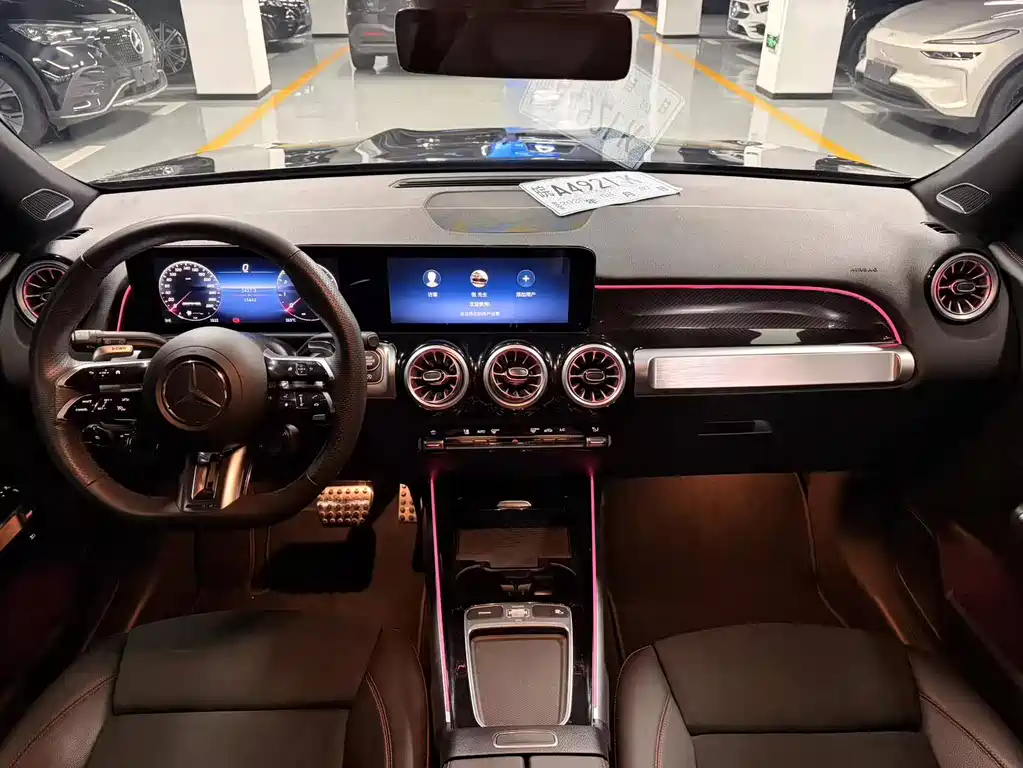 Mercedes-Benz GLB AMG 2025 — фото 16