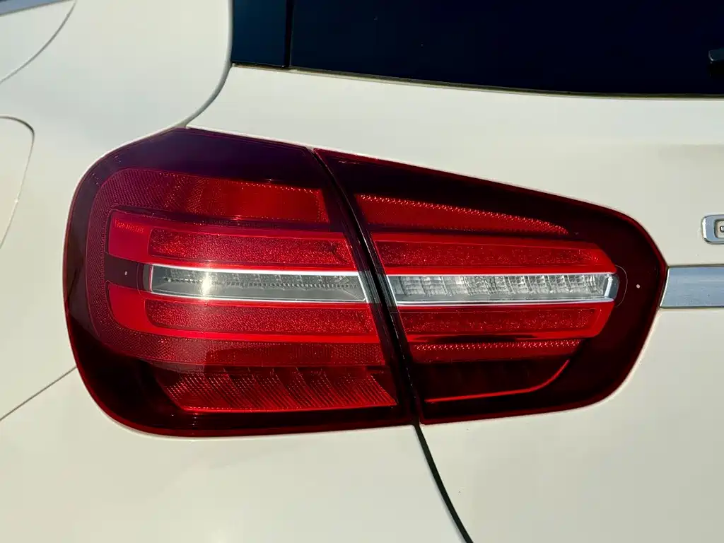 Mercedes-Benz GLA 2018 — фото 13