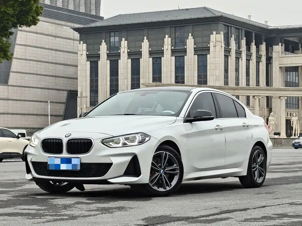 BMW 1 Series 2021 — фото 1