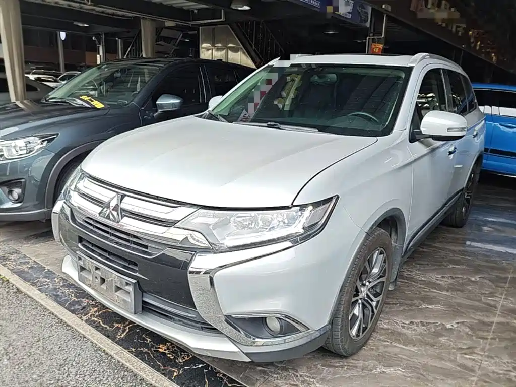 Mitsubishi Outlander 2018 — фото 2