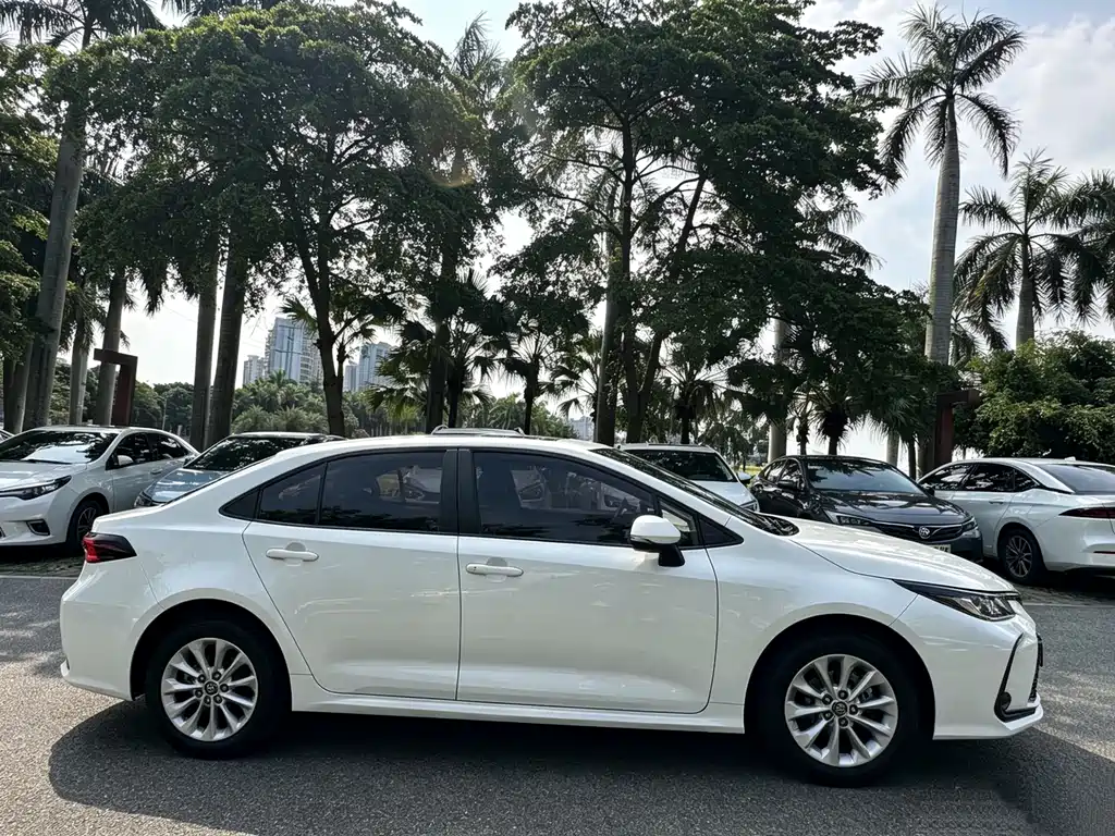 Toyota Corolla 2022 — фото 6