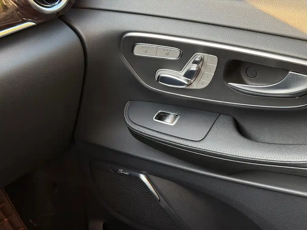 Mercedes-Benz V-Class 2018 — фото 19