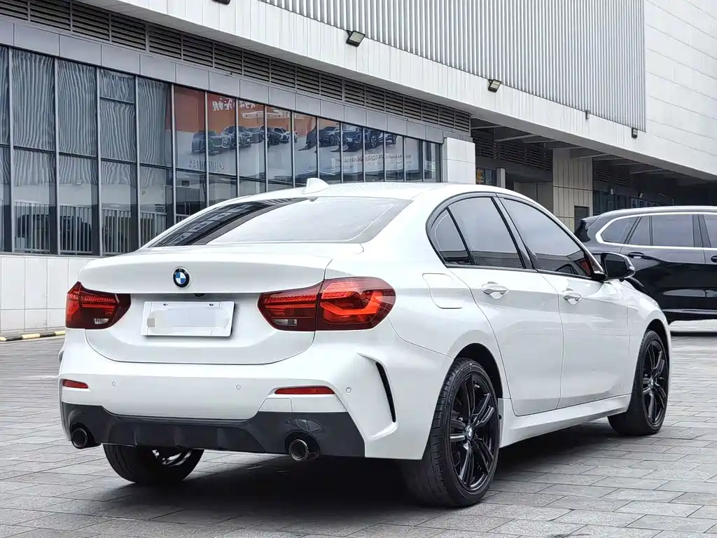 BMW 1 Series 2023 — фото 9