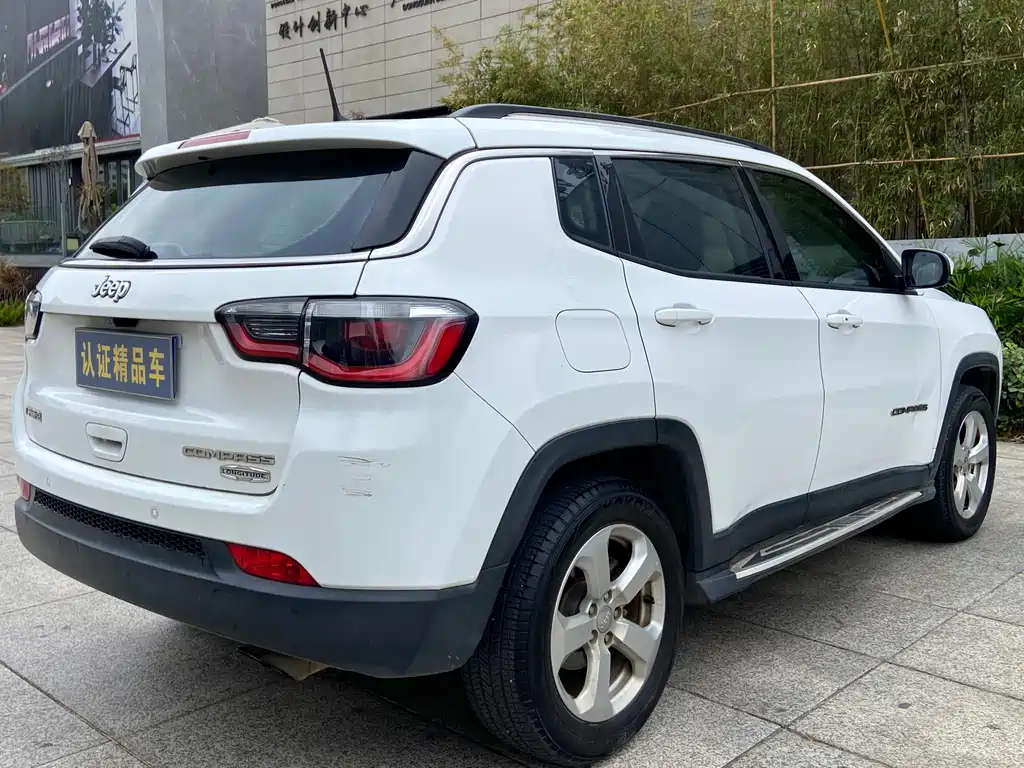 Jeep Compass 2018 — фото 10