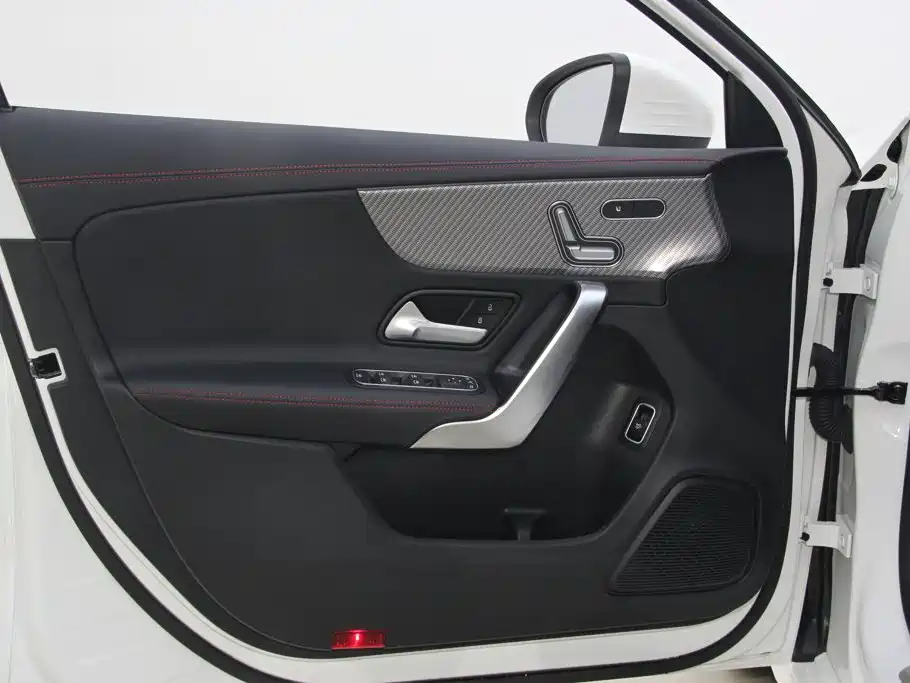 Mercedes-Benz A-Class 2024 — фото 17