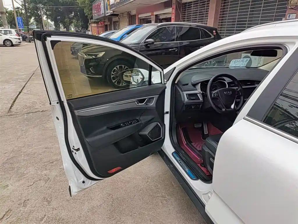 Geely Emgrand GS 2019 — фото 16