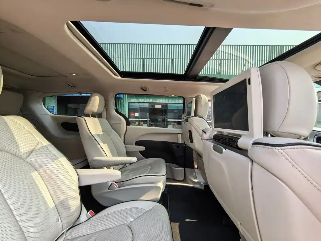 Chrysler Grand Voyager PHEV 2019 — фото 12