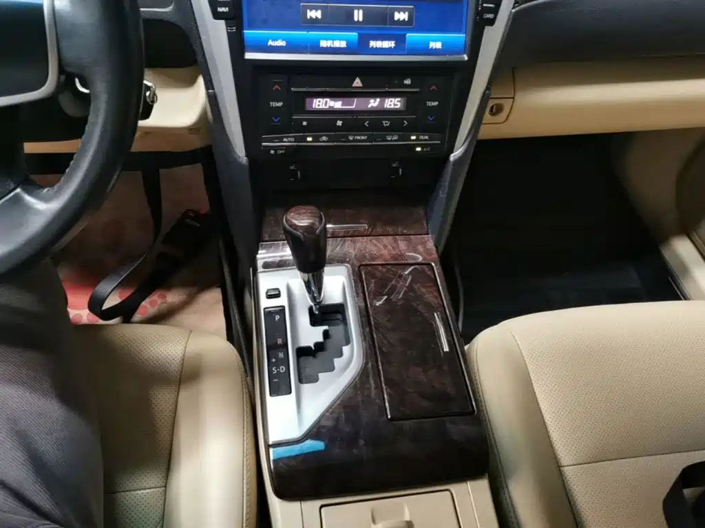 Toyota Camry 2015 — фото 14