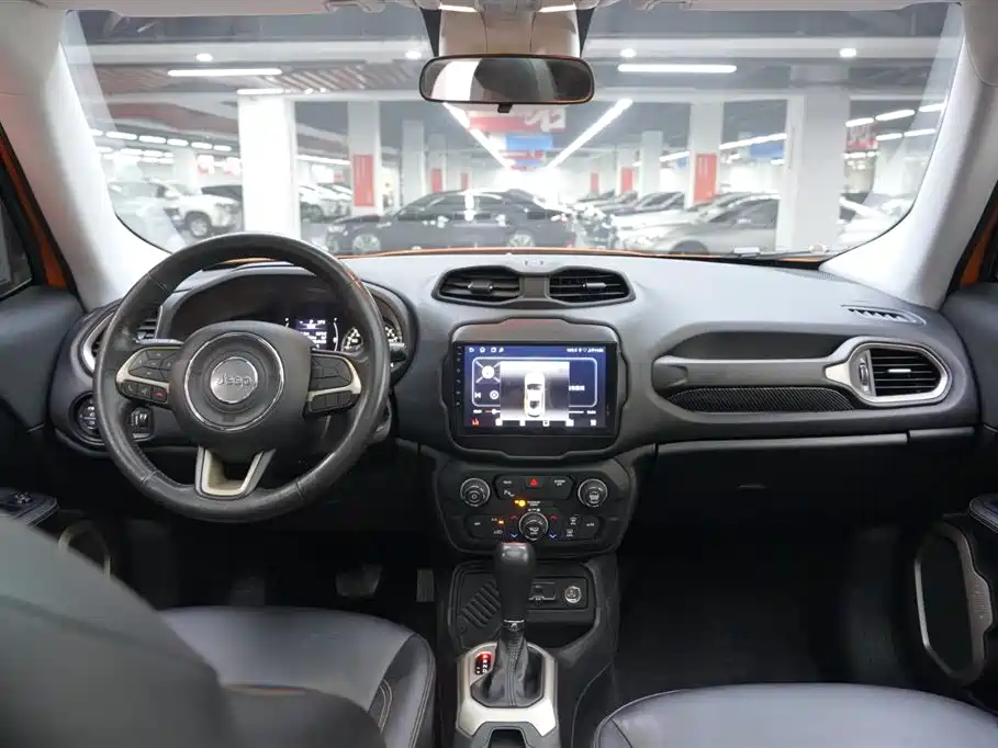 Jeep Renegade 2018 — фото 16