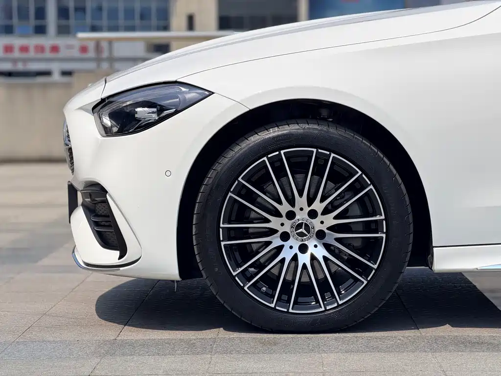 Mercedes-Benz C-Class 2025 — фото 3