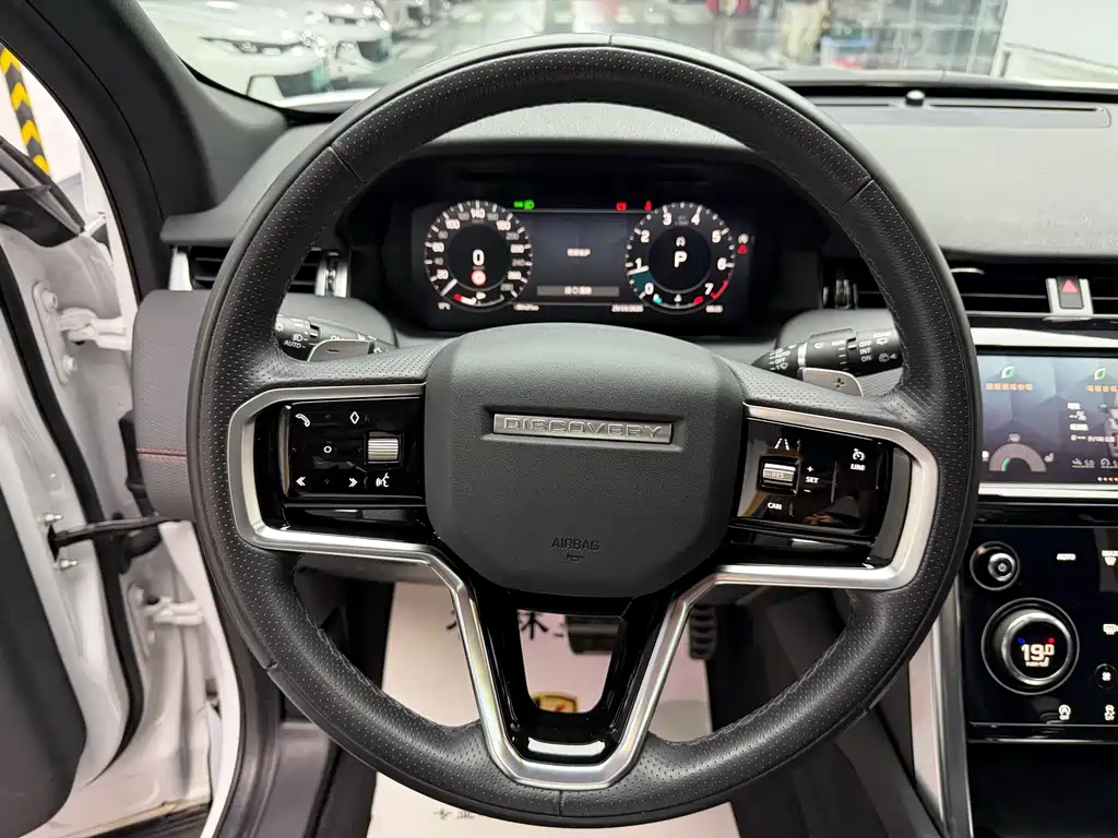 Land Rover Discovery Sport 2023 — фото 9