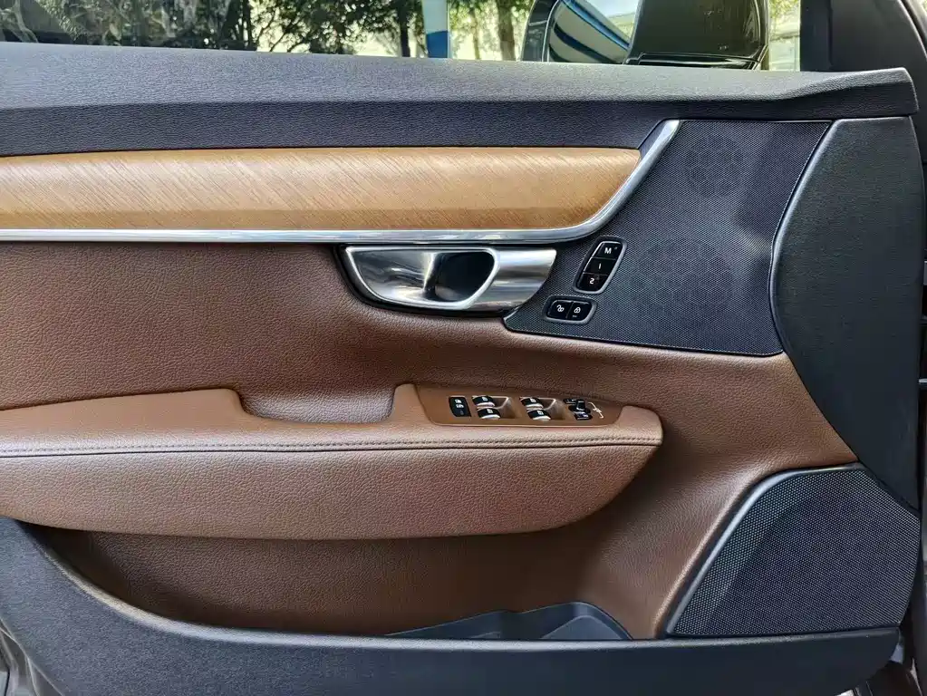 Volvo S90 PHEV 2021 — фото 16