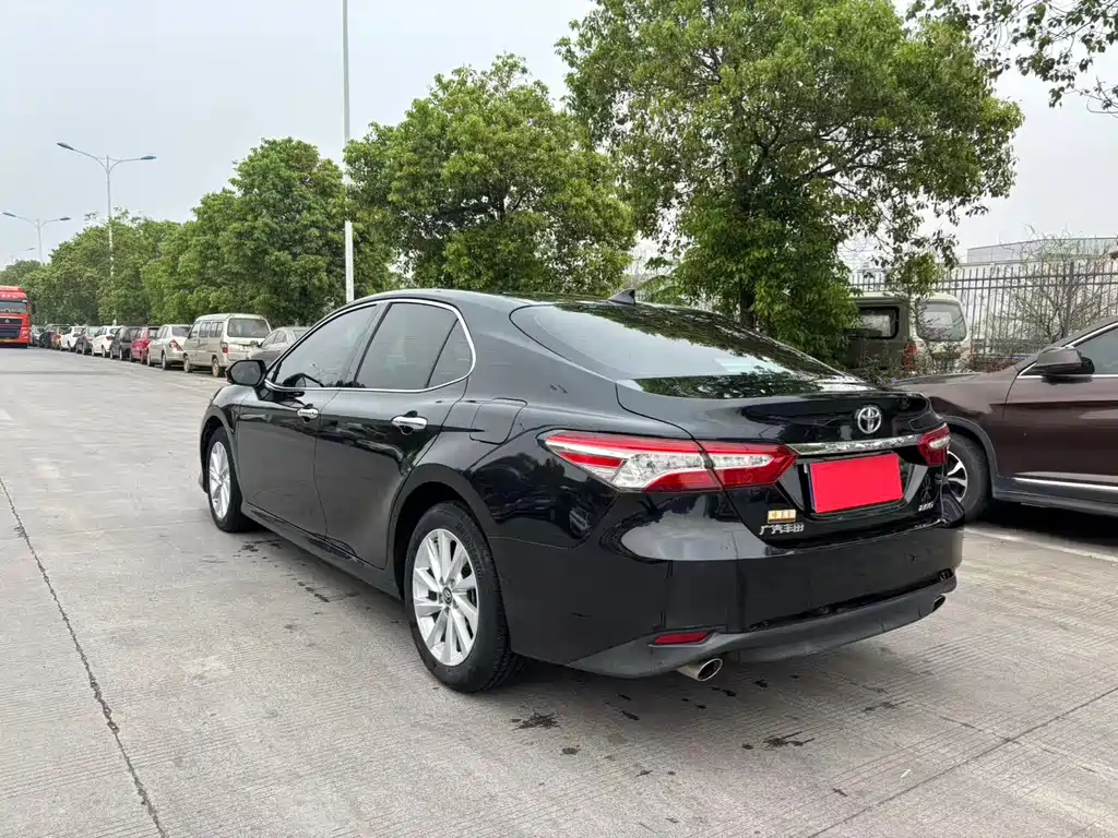 Toyota Camry 2023 — фото 9