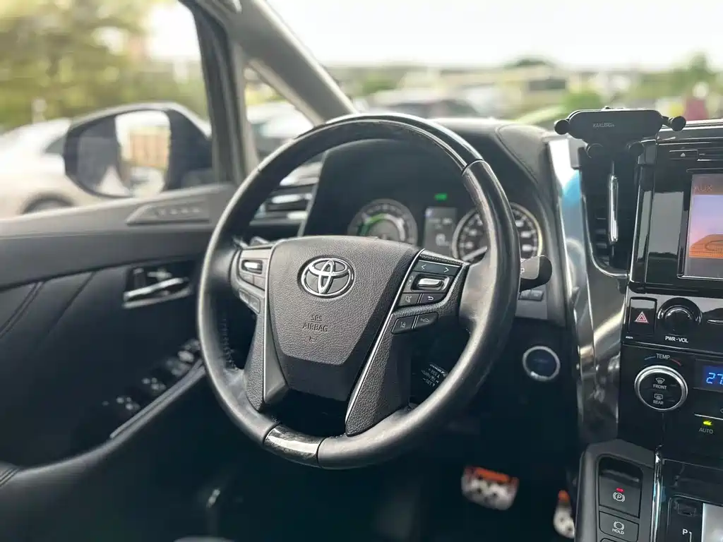 Toyota Vellfire 2020 — фото 17
