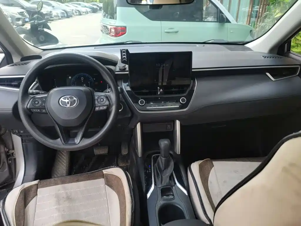 Toyota Corolla Cross 2023 — фото 10