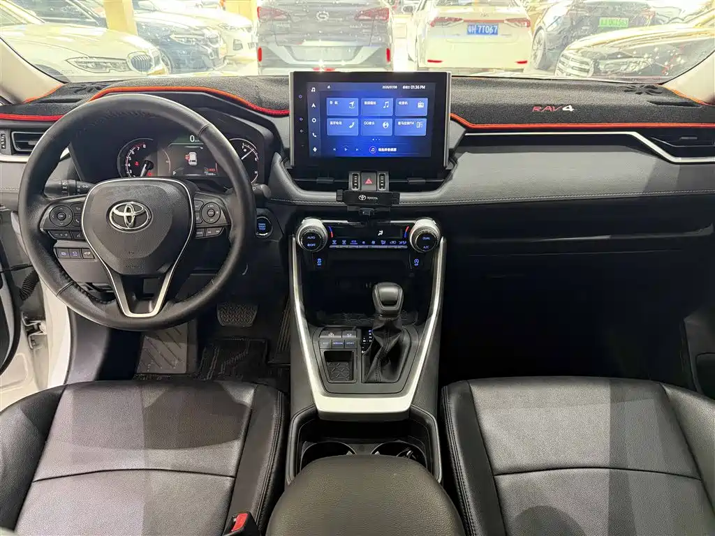Toyota RAV4 2023 — фото 12