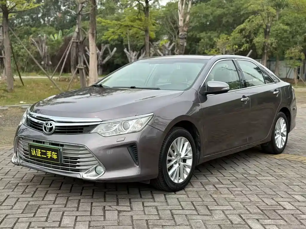 Toyota Camry 2015 — фото 1