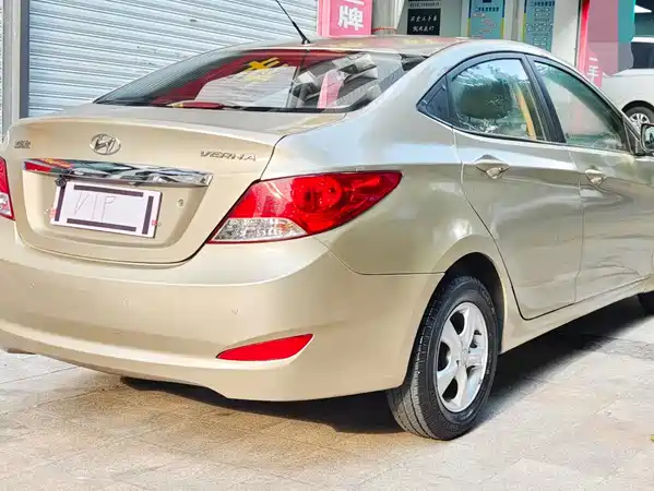 Hyundai Accent 2012