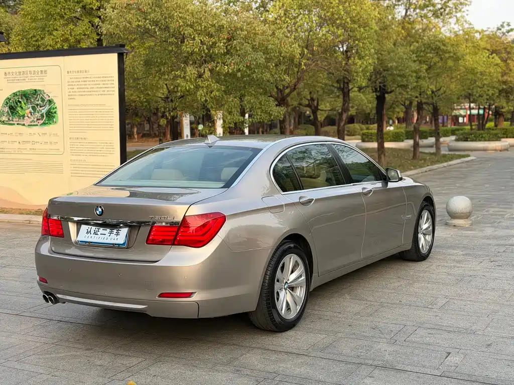 BMW 7 Series 2011 — фото 5