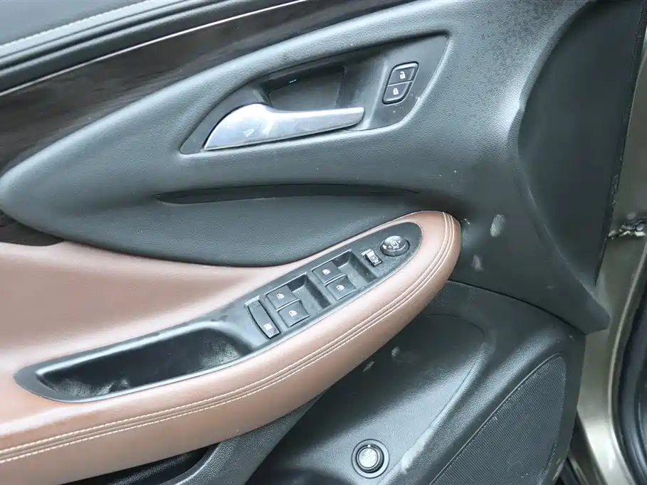 Buick Envision Plus 2017 — фото 12